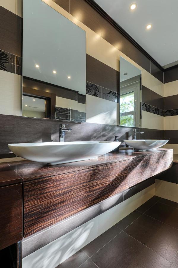 Montaigne Executive Suite Párizs Kültér fotó