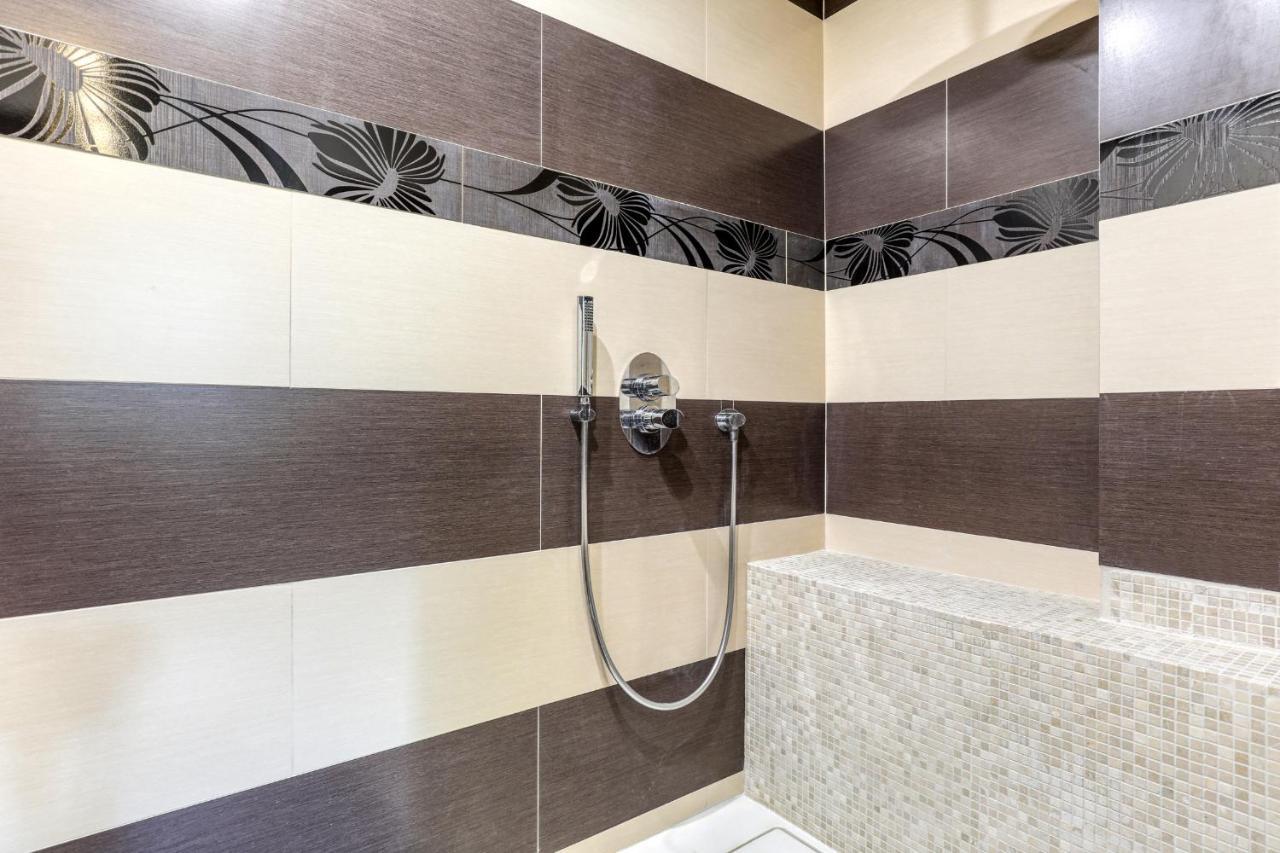 Montaigne Executive Suite Párizs Kültér fotó