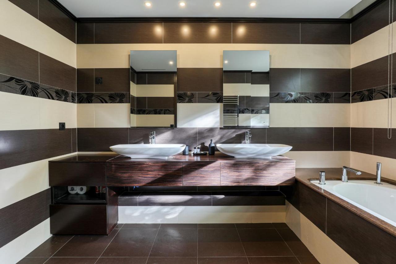 Montaigne Executive Suite Párizs Kültér fotó